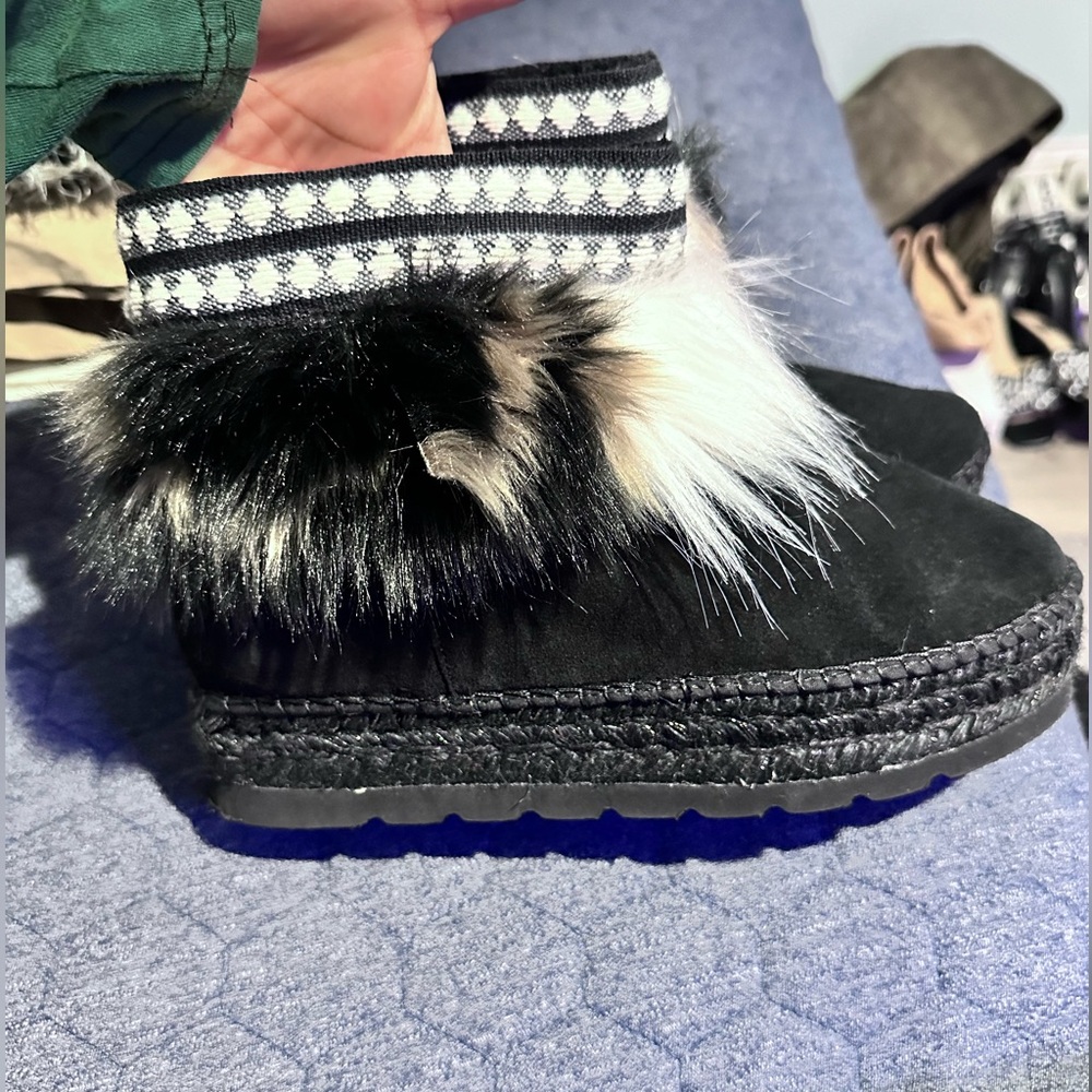Women’s furry winter boots